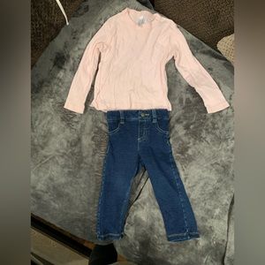 Girls outfit sizes 2 t shirt and pants size 18-24 months